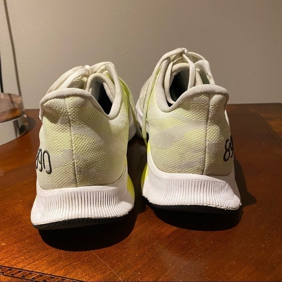 New Balance 890 White Yellow
Black Men Running Shoes
M890WY8 Size 15 EUC main image 14